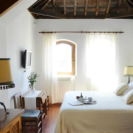 Santa Isabel La Real Hotel