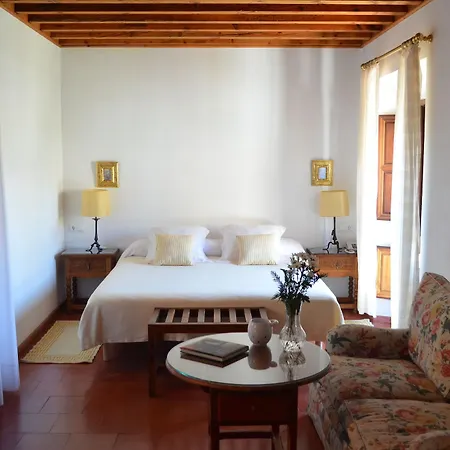Santa Isabel La Real Hotel