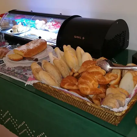 Santa Isabel La Real Hotel