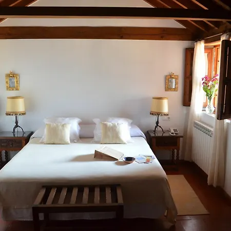Santa Isabel La Real Hotel